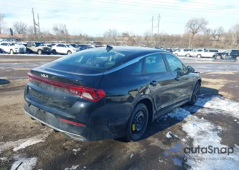 2023 Kia K5 Lxs z USA, uszkodzony, nr VIN 5XXG14J24PG196858